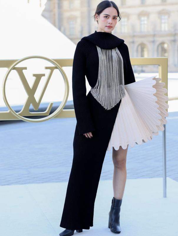 Lisa hôm nay là “búp bê sống”, cùng dàn sao khủng đổ bộ show Louis Vuitton- Ảnh 11.