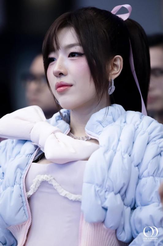 Tân binh Vbiz đi event đẹp phát sáng, visual sánh ngang Suzy và Jisoo- Ảnh 14.