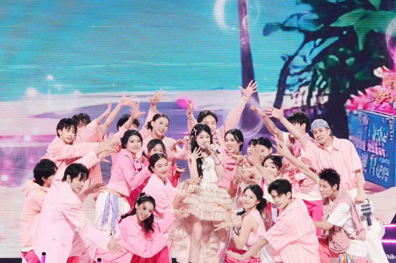 Nữ idol “ngậm thìa vàng” ê chề bán được 0 album, hát live 1 lần gây sốt cả nước- Ảnh 2.