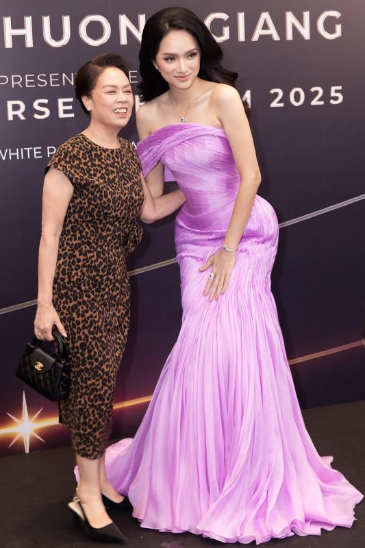 Họp báo Miss Universe Vietnam: Hương Giang slay, Chi Pu - Hồ Ngọc Hà nổi bần bật giữa dàn mỹ nhân diện đồ 