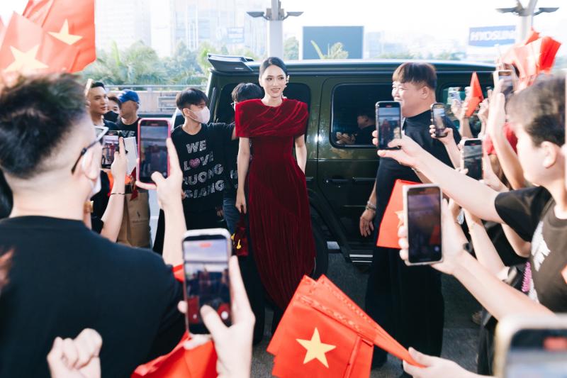 Hương Giang gây náo loạn sáng sớm: Visual 