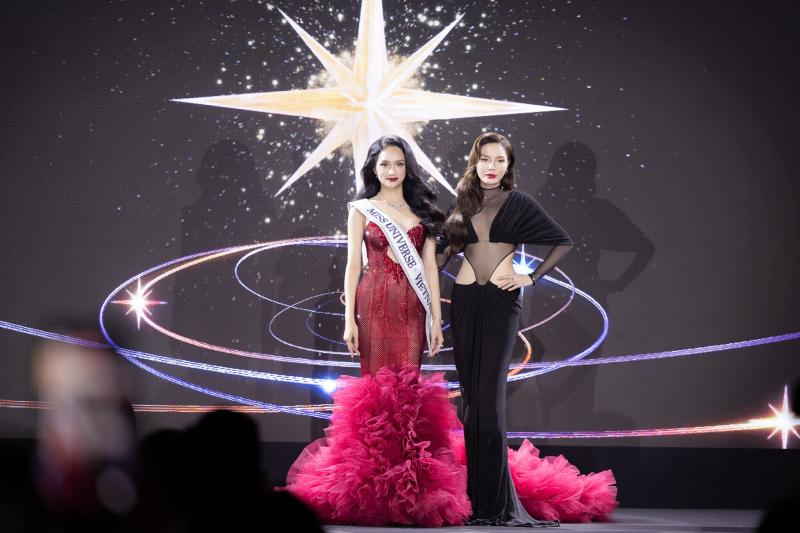Hương Giang bật khóc nhận sash tại họp báo Miss Universe Vietnam, Hồ Ngọc Hà - Chi Pu và nửa showbiz ủng hộ hết mình- Ảnh 6.