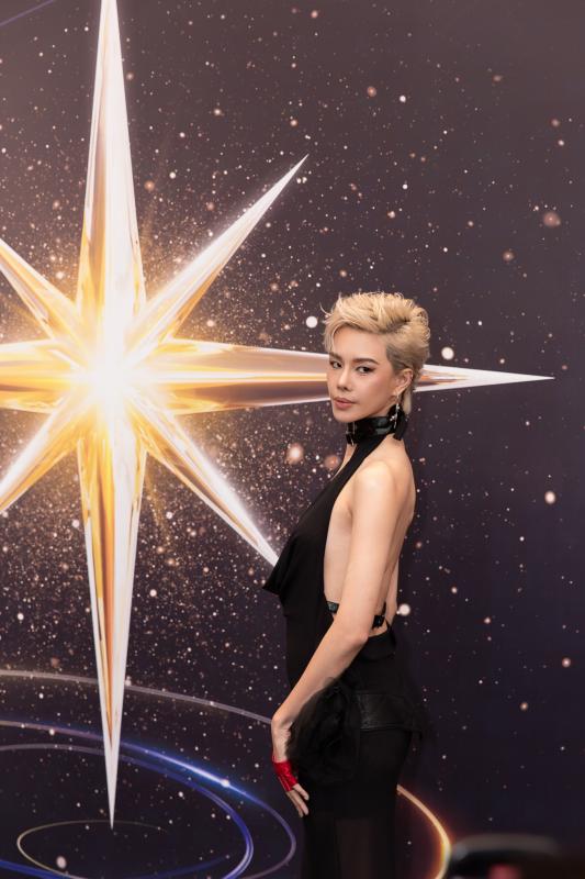 Họp báo Miss Universe Vietnam: Hương Giang slay, Chi Pu - Hồ Ngọc Hà nổi bần bật giữa dàn mỹ nhân diện đồ 
