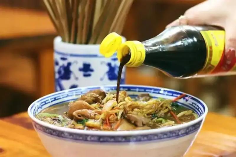 Người đàn ông ăn gì cũng cho giấm, 6 tháng sau đi khám, bác sĩ ngay lập tức hỏi: "Ông đã làm gì?"- Ảnh 1.