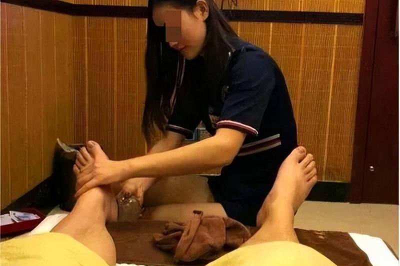 Nam doanh nhân 35 tuổi phát hiện mắc sùi mào gà, choáng váng: "Không ngờ..."- Ảnh 1.