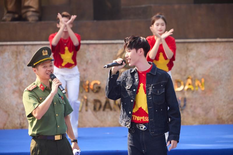 Hoà Minzy, Phạm Quỳnh Anh chung tay làm 1 việc đặc biệt, nhưng spotlight thuộc về 1 Anh trai- Ảnh 7. Hoà Minzy, Phạm Quỳnh Anh chung tay làm 1 việc đặc biệt, nhưng spotlight thuộc về 1 Anh trai- Ảnh 7.