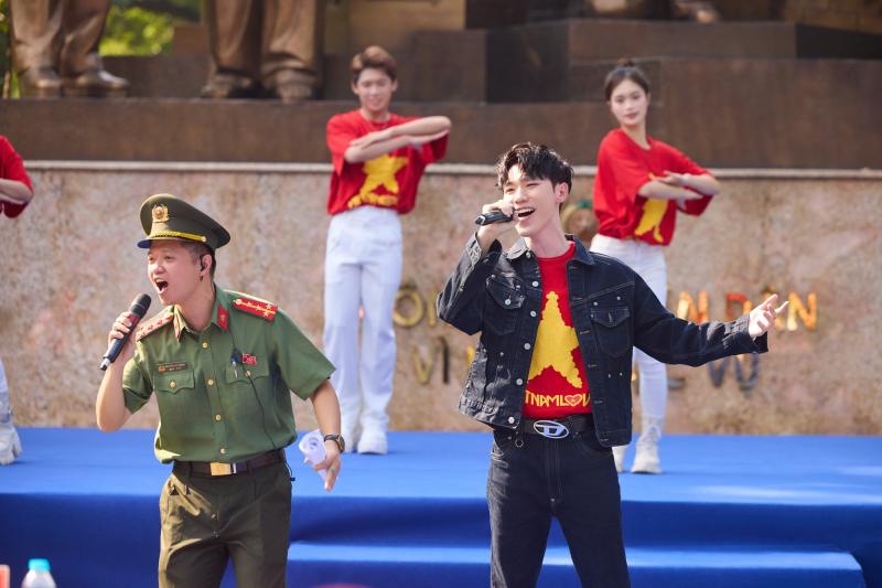 Hoà Minzy, Phạm Quỳnh Anh chung tay làm 1 việc đặc biệt, nhưng spotlight thuộc về 1 Anh trai- Ảnh 8. Hoà Minzy, Phạm Quỳnh Anh chung tay làm 1 việc đặc biệt, nhưng spotlight thuộc về 1 Anh trai- Ảnh 8.