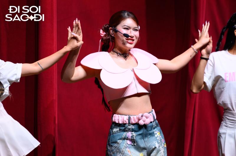Ngọc Thanh Tâm công khai thân mật với 