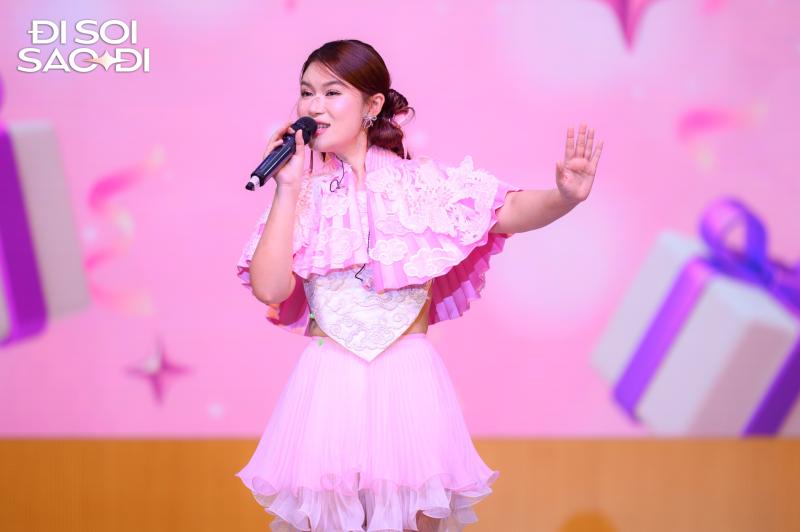 Ngọc Thanh Tâm công khai thân mật với 