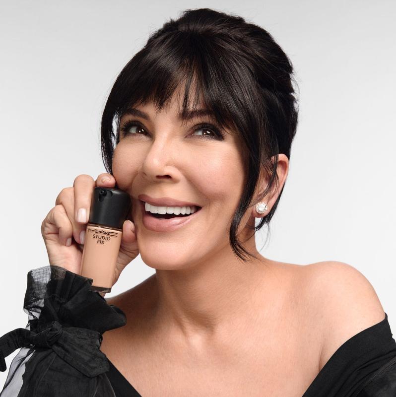 Chị em Kim Kardashian và Kylie Jenner đang ăn nên làm ra thì bị mẹ phản bội- Ảnh 1.