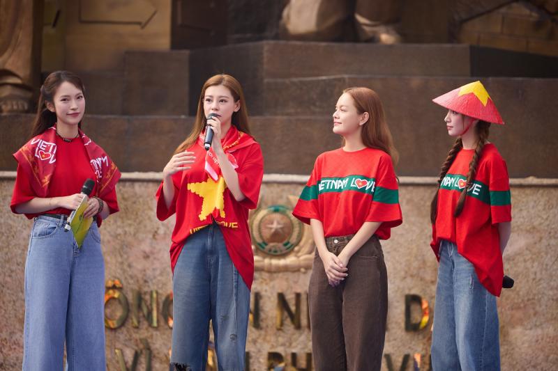 Hoà Minzy, Phạm Quỳnh Anh chung tay làm 1 việc đặc biệt, nhưng spotlight thuộc về 1 Anh trai- Ảnh 2. Hoà Minzy, Phạm Quỳnh Anh chung tay làm 1 việc đặc biệt, nhưng spotlight thuộc về 1 Anh trai- Ảnh 2.