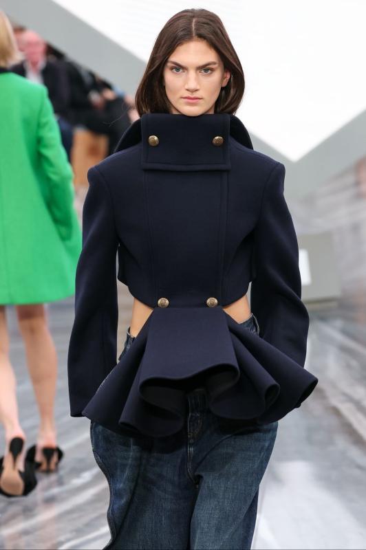 Váy xuyên thấu của Dior gây dậy sóng- Ảnh 11.