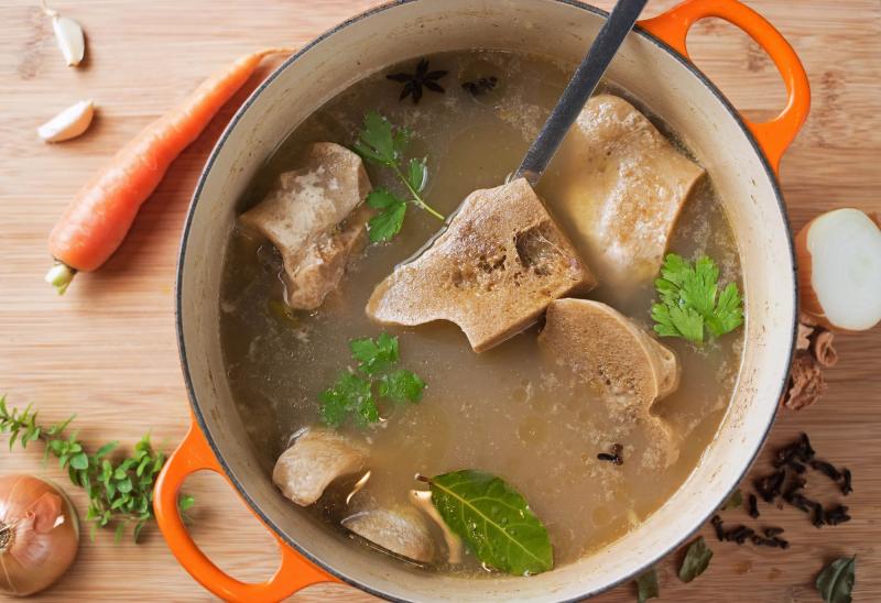 Hầm xương bao lâu là tốt nhất? Câu trả lời của chuyên gia gây bất ngờ- Ảnh 1.