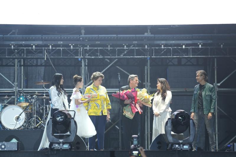 Emily Wagner 10 tuổi tỏa sáng trên cùng sân khấu với Thomas Anders - Modern Talking- Ảnh 5.