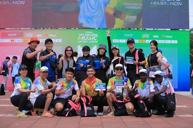 ISAAC, MONO bùng nổ tại đêm nhạc Prime Night - VPBank Đất Sen Hồng Music Marathon 2025- Ảnh 8.