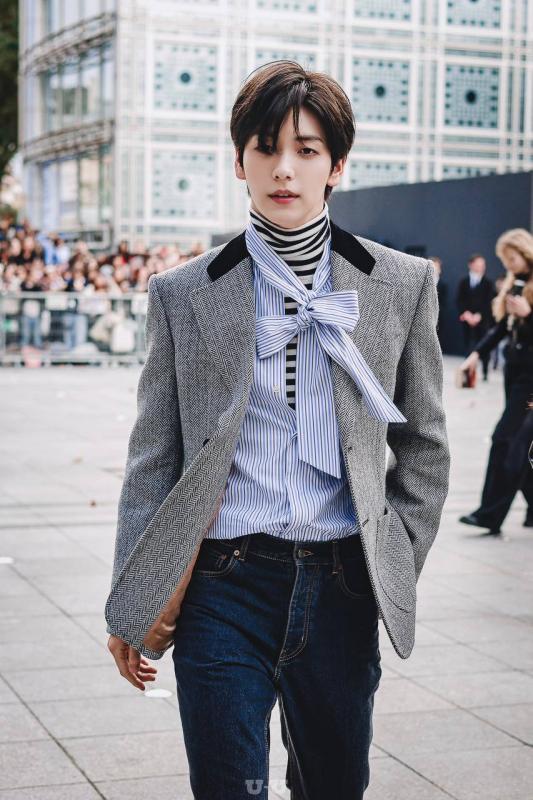 SOOBIN gây náo loạn show Valentino tại Paris Fashion Week?- Ảnh 10.