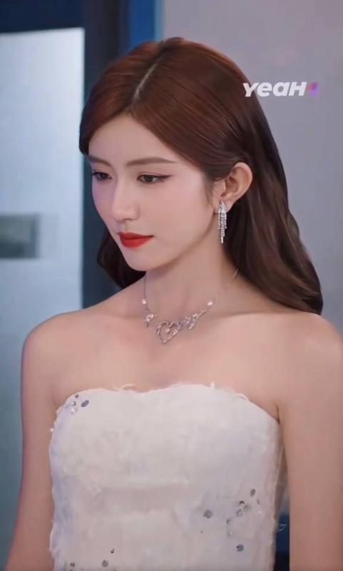 Màn ảnh Việt mới có 1 tiểu thư tài phiệt, mặc đẹp còn được so với Triệu Lộ Tư- Ảnh 9.