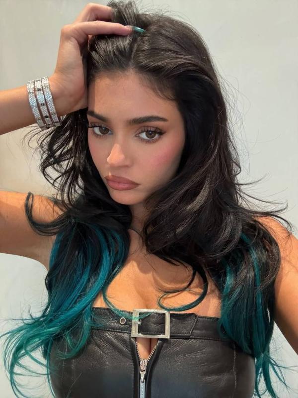 Kylie Jenner vẫn hở, nhưng sang hơn 10 năm trước!- Ảnh 5.