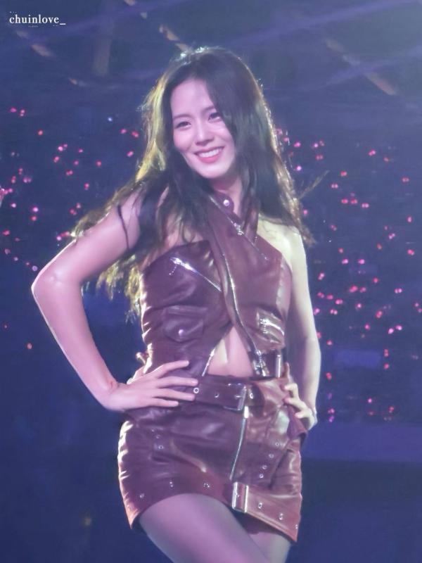 Jisoo lộ bụng mỡ nhưng visual vẫn quá đỉnh!- Ảnh 3.