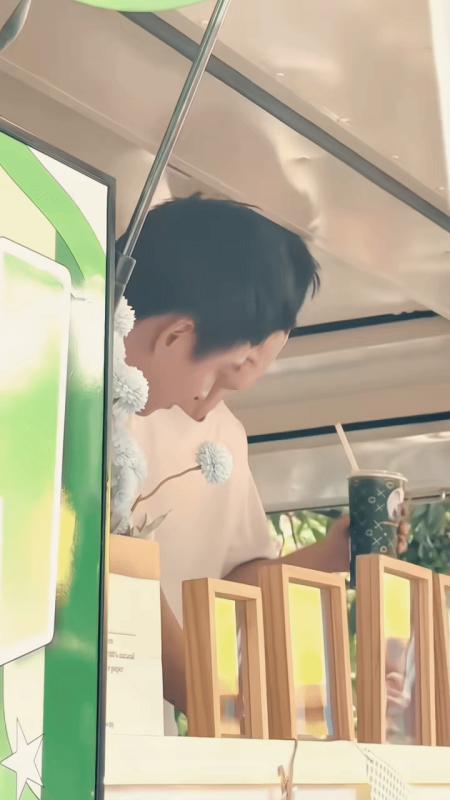 Tắt điện thoại vẫn chưa hết u mê Anh Trai được ví như bạch nguyệt quang, visual kết hợp giữa Tăng Duy Tân và mỹ nam hot nhất showbiz- Ảnh 1.
