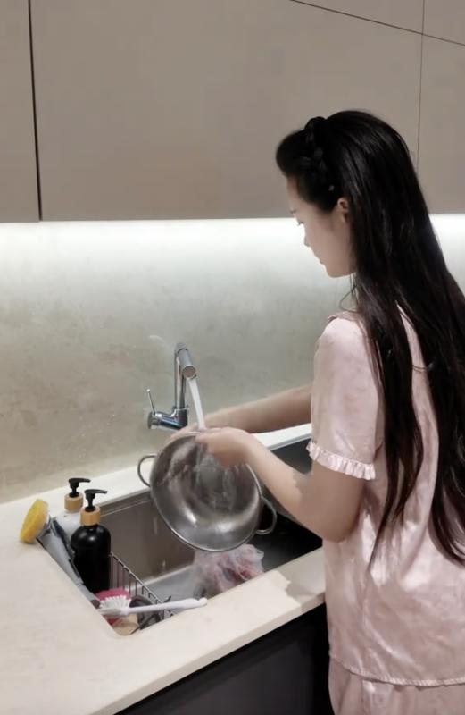 Doãn Hải My khoe biệt thự chục tỷ mới vào ở, thường xuyên đưa bạn bè về tiệc tùng, mẹ chồng phản ứng ra sao?- Ảnh 3.