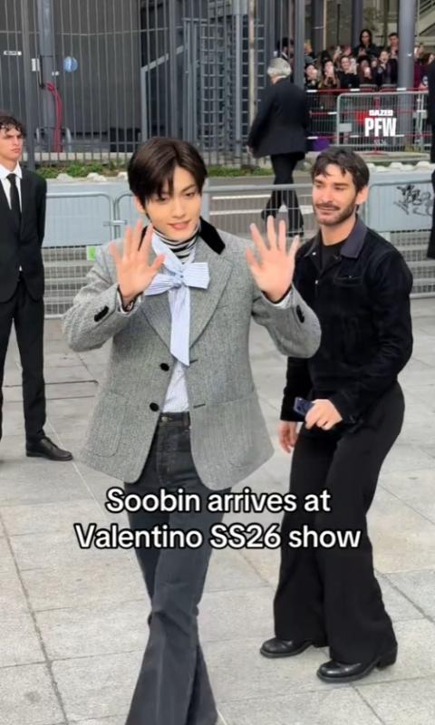 SOOBIN gây náo loạn show Valentino tại Paris Fashion Week?- Ảnh 1.