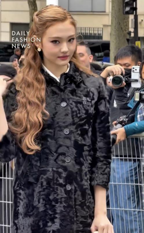 Vũ trụ hot girl Miu Miu: Lộ khung hình nóng bỏng của công chúa Kpop và "thánh sexy" Kylie Jenner- Ảnh 8.