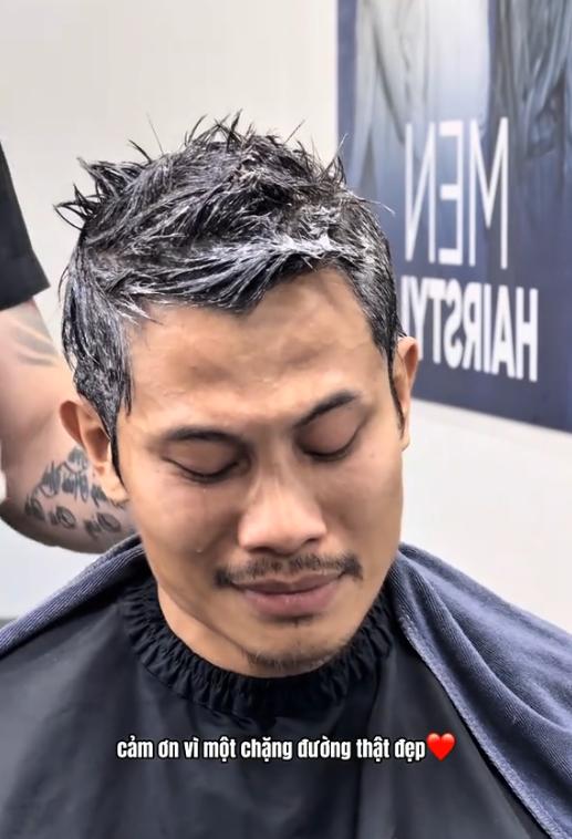 Nam diễn viên Mưa Đỏ rơi nước mắt: Chào anh Tạ nhé...- Ảnh 1.