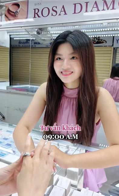 "Con nhà giàu" RMIT về chợ An Đông mở tiệm buôn vàng- Ảnh 5. "Con nhà giàu" RMIT về chợ An Đông mở tiệm buôn vàng- Ảnh 5.