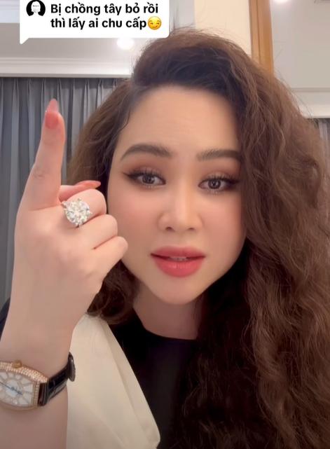 "Nấm lùn showbiz Việt" suy sụp sau khi ly hôn chồng Tây cao 2m- Ảnh 4.