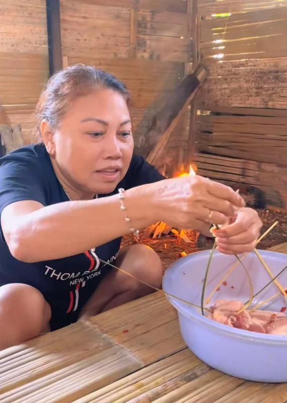 Cuộc sống hiện tại của nữ ca sĩ Việt đình đám nợ 40 tỷ, 12 năm vẫn chưa trả hết, phải về rừng núi ở- Ảnh 3.