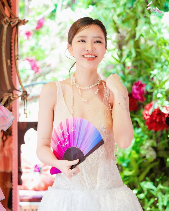 Bích Phương mặt rất lạ nhưng lại được khen- Ảnh 10.