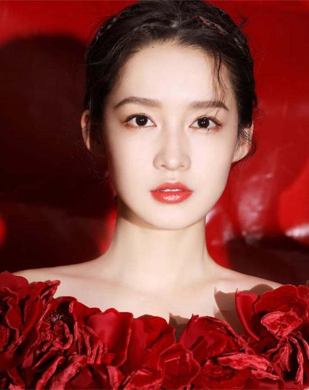 Không mài xương hay tiêm botox: 6 mỹ nhân này đang chứng minh cho bạn thấy khuôn mặt vuông sẽ quyến rũ hơn, lại còn trẻ cực lâu!- Ảnh 2.