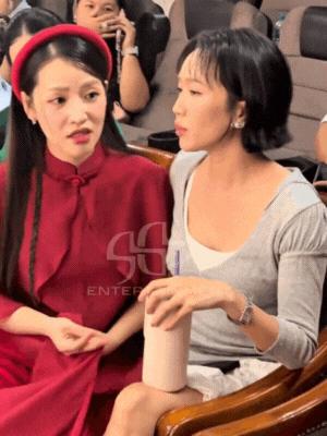 Bị camera quay lén, 2 mỹ nhân Vbiz lộ thái độ thật giữa tin đồn đã cạch mặt- Ảnh 1.