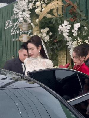 Mẹ Đỗ Hà không một nụ cười, gạt nước mắt khi đưa con gái về làm dâu hào môn- Ảnh 3.