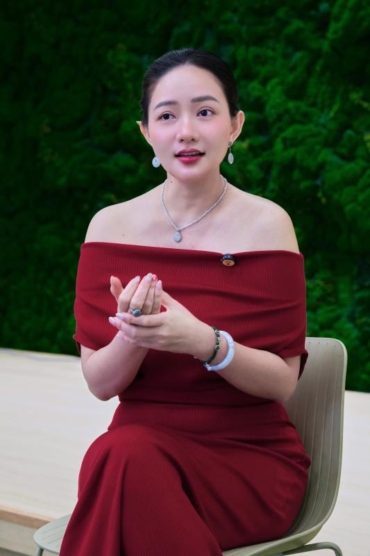 Mỹ nhân Việt được chồng đại gia hơn 26 tuổi trao tài sản hàng trăm tỷ bật khóc: 