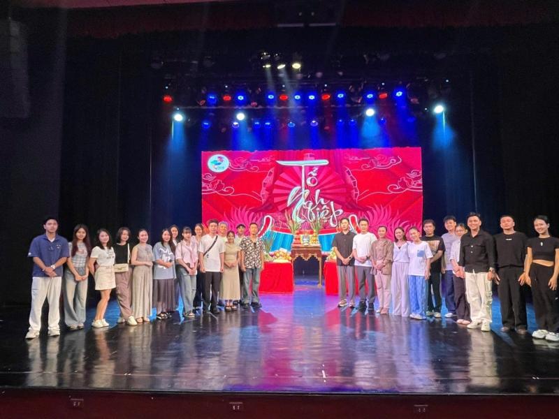 NSND Xuân Bắc dâng hương Tổ nghề ở Nhà hát Kịch Việt Nam- Ảnh 16.