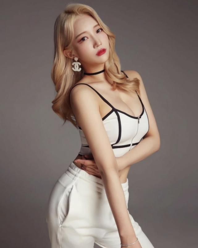Mỹ nhân từng là đối thủ Jang Wonyoung bỏ nghề idol, nhờ body nóng bỏng kiếm bộn tiền từ livestream 18+- Ảnh 5.