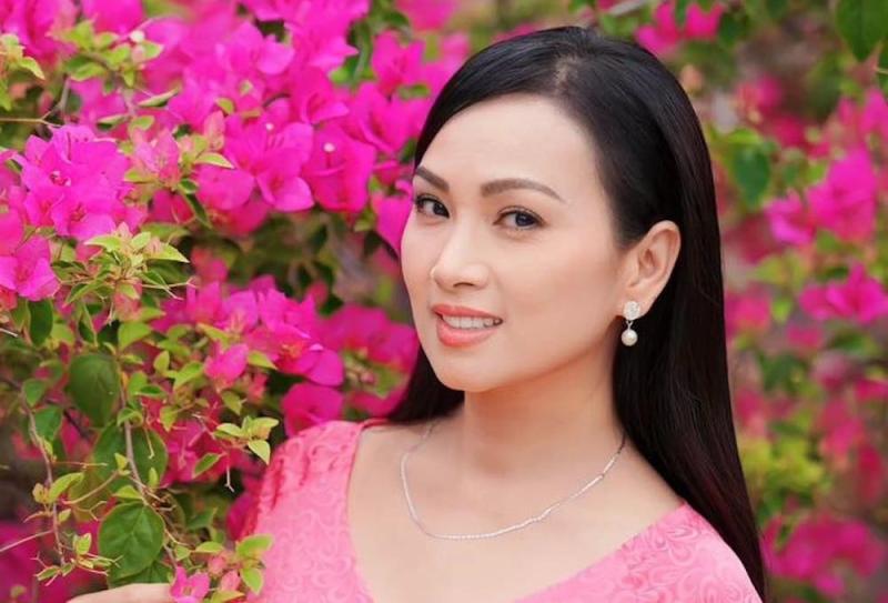 Ca sĩ Việt lấy chồng tỷ phú Mỹ: Được tặng cả một nhà hát, biệt thự rộng tới mức phải di chuyển bằng ô tô- Ảnh 2. Ca sĩ Việt lấy chồng tỷ phú Mỹ: Được tặng cả một nhà hát, biệt thự rộng tới mức phải di chuyển bằng ô tô- Ảnh 2.
