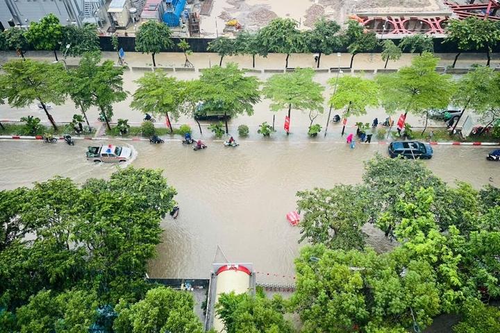 Mưa ngập lịch sử và cuộc chạy đua sinh tử của bệnh nhân ung thư máu- Ảnh 2.