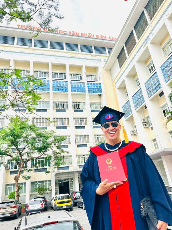 Nam nghệ sĩ vừa đậu thủ khoa đầu vào Tiến sĩ: 