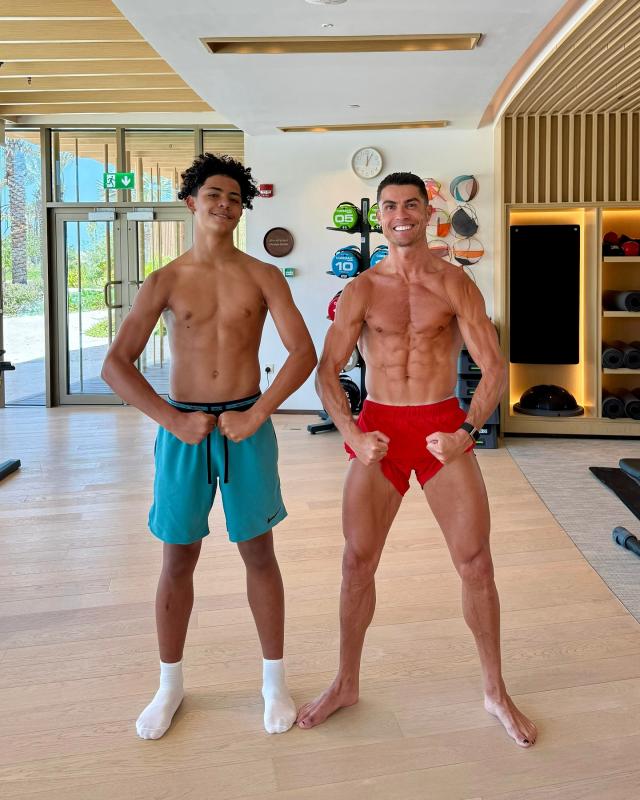Mẹ của Cristiano Ronaldo Jr. là ai?- Ảnh 1.