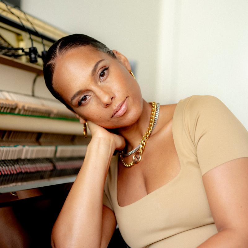Alicia Keys mang sân khấu “đỉnh thế giới” đến Hà Nội: Giọng hát đẳng cấp đủ để không ai bỏ lỡ 8WONDER Winter 2025- Ảnh 6.
