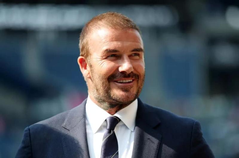 Khối tài sản ròng của David Beckham sau khi được phong tước Hiệp sĩ bị lu mờ bởi 1 đồng đội giàu gấp 20 lần- Ảnh 1.
