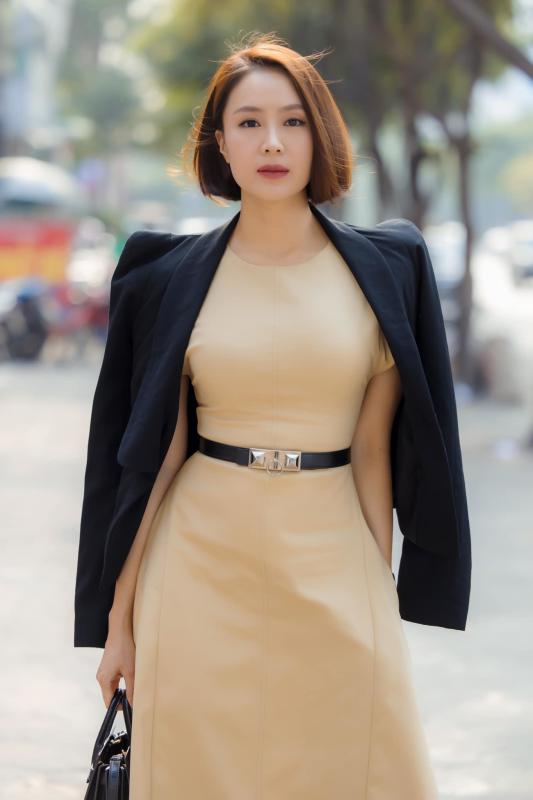 Hồng Diễm với Huyền Lizzie: Ai mới là người đẹp nhất VTV?- Ảnh 1.