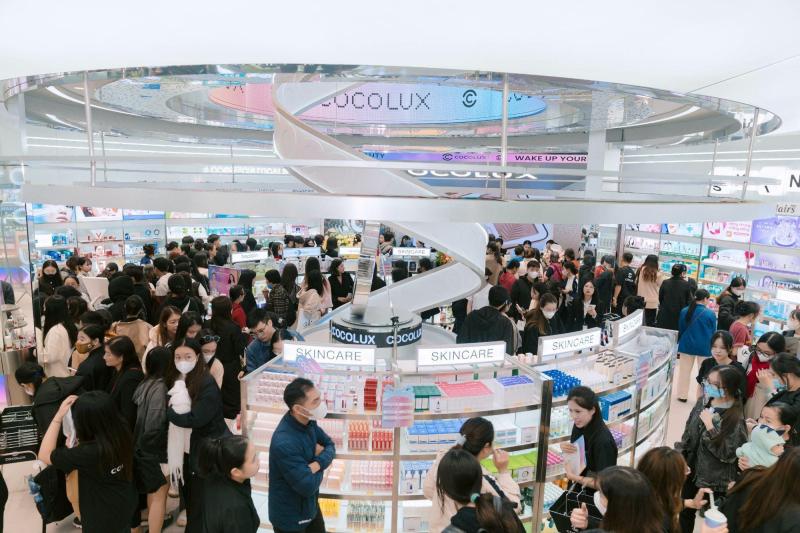 Hoa hậu Thanh Thuỷ - Lương Thuỳ Linh cùng đổ bộ Flagship COCOLUX, nhan sắc “đỉnh chóp” khiến fans không rời mắt- Ảnh 1. Hoa hậu Thanh Thuỷ - Lương Thuỳ Linh cùng đổ bộ Flagship COCOLUX, nhan sắc “đỉnh chóp” khiến fans không rời mắt- Ảnh 1.