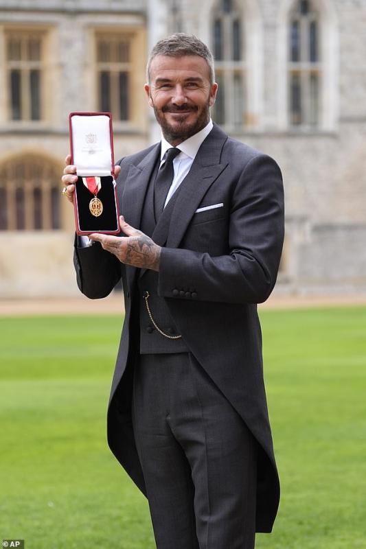 Cả thế giới chúc mừng David Beckham được phong tước Hiệp sĩ, nhưng con dâu cả thì... không- Ảnh 3.