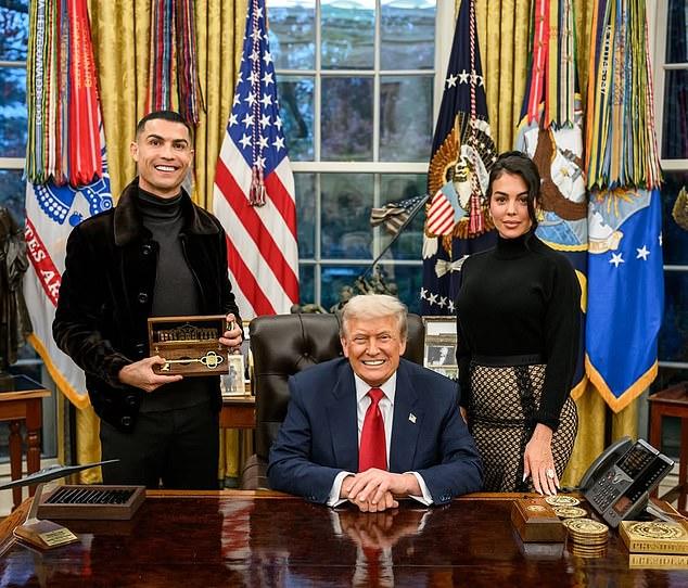 Nhận thẻ đỏ vì bạo lực, Ronaldo vẫn được đá mở màn World Cup, FIFA nhận Nhận thẻ đỏ vì bạo lực, Ronaldo vẫn được đá mở màn World Cup, FIFA nhận