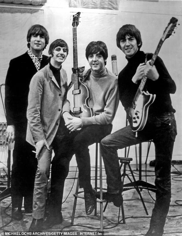 Con trai Beckham bị tố đạo nhạc The Beatles và Oasis, bị ví như 