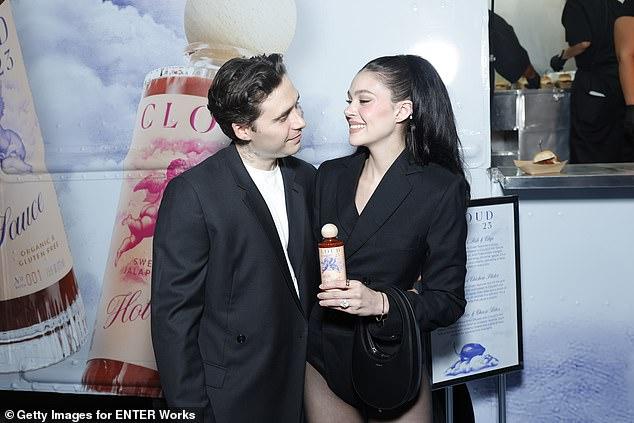 Mẹ của Victoria Beckham cầu xin cháu trai Brooklyn về nhà đón Giáng sinh sau 1 năm xa cách gia đình- Ảnh 5.